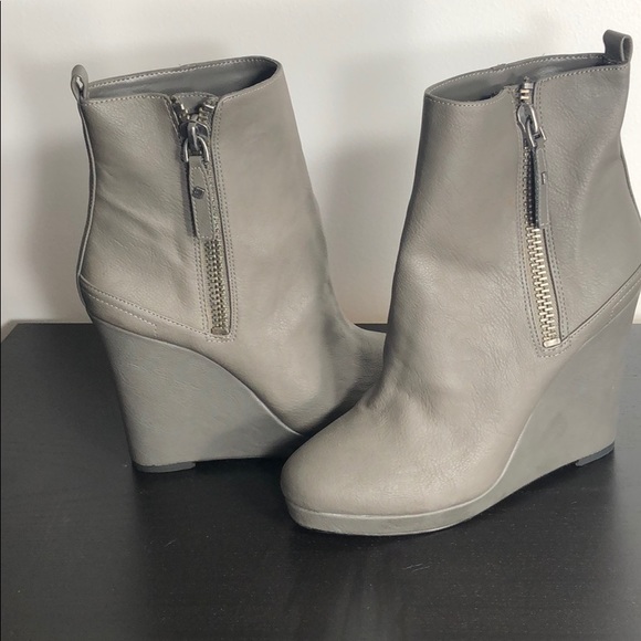 Shoes - Wedge booties
